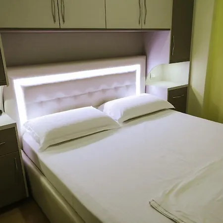 Celiku Hotel Muriqan