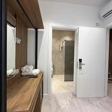 Celiku Hotel Muriqan